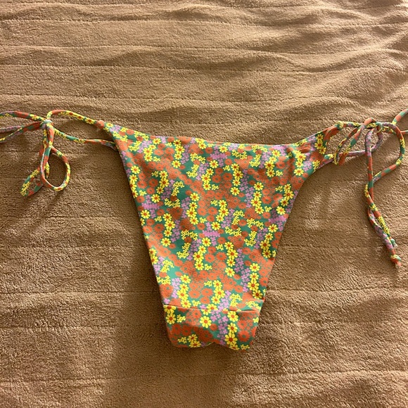 Urban Outfitters Out From Under Bikini Bottoms Sz Medium - Picture 6 of 7